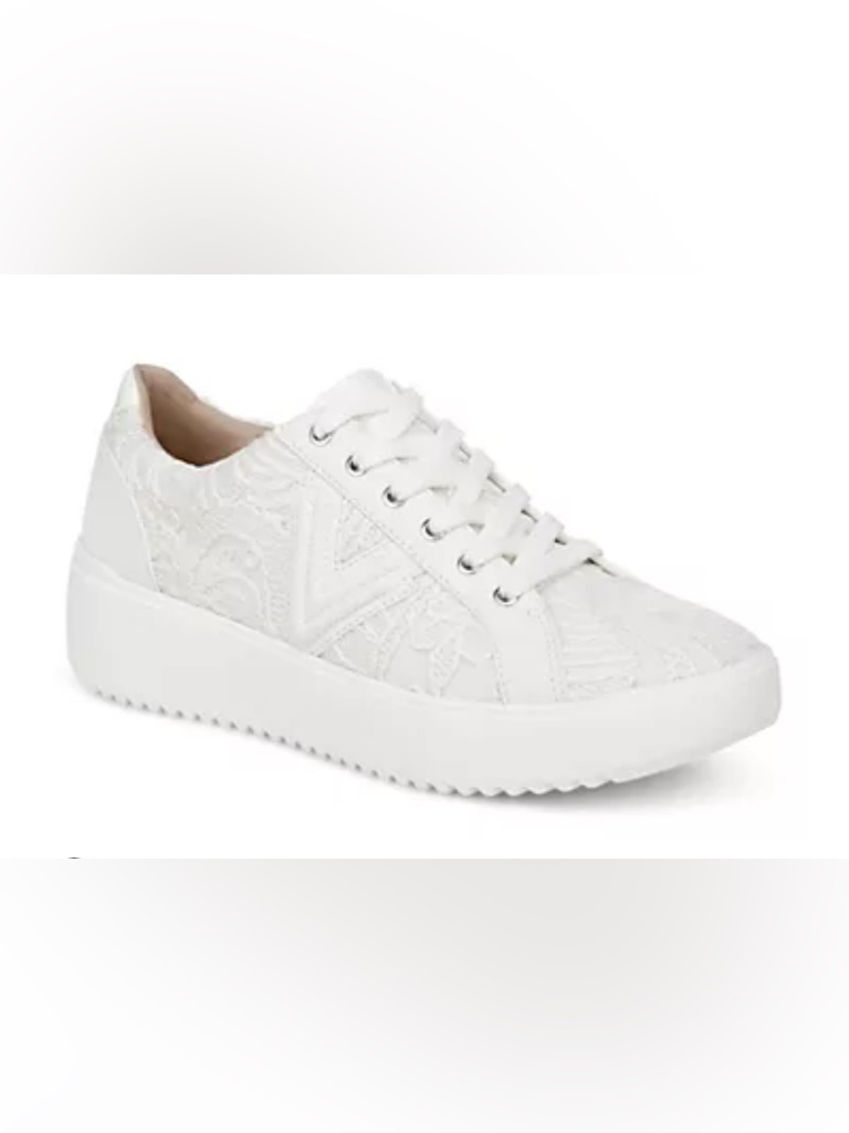 Vionic Kearny Lace-Up Sneakers. Size 9